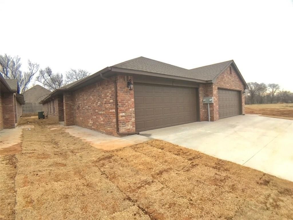 Primary Photo - 433 Chalk Hill Ct