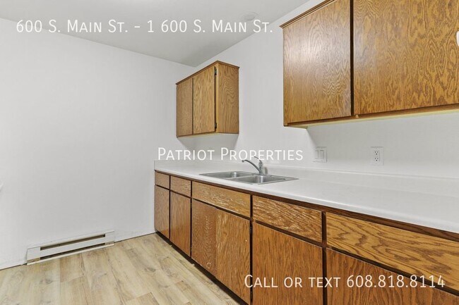 Building Photo - 3 bedroom/ 1 bath in Deerfield, WI