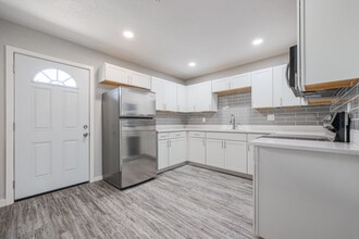 Building Photo - 1159 W Drummer Ave