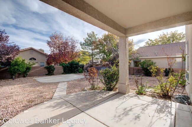 Building Photo - 4 br, 3 bath House - 9804 Kokopelli Dr NW