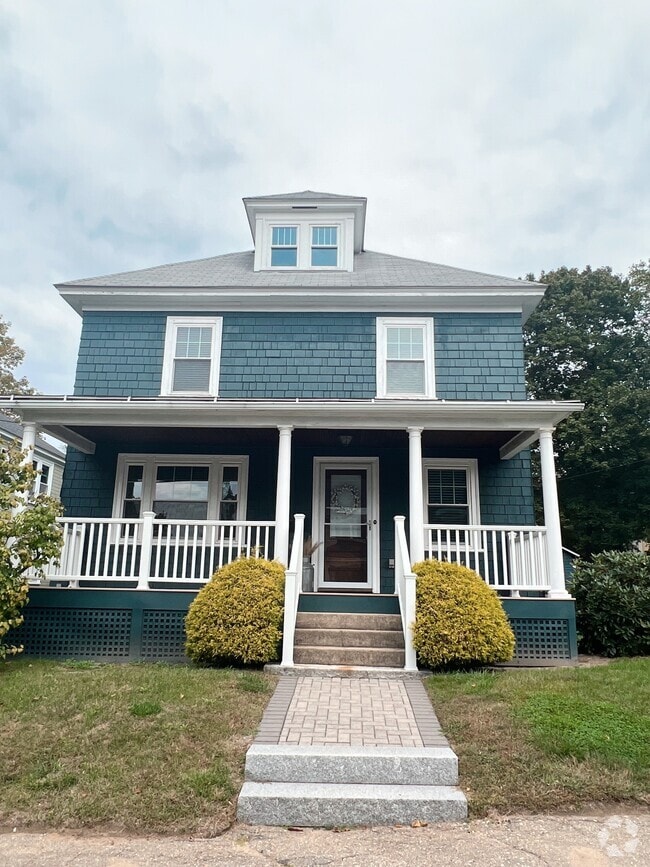 Building Photo - 484 Concord St