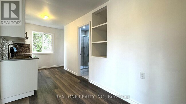 Building Photo - 56 Skylark Dr
