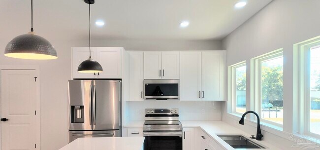 Foto del edificio - 305 N Pace Blvd