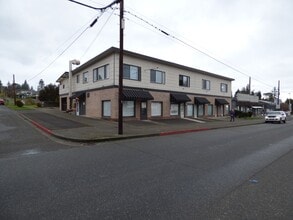 Building Photo - 820 S Center