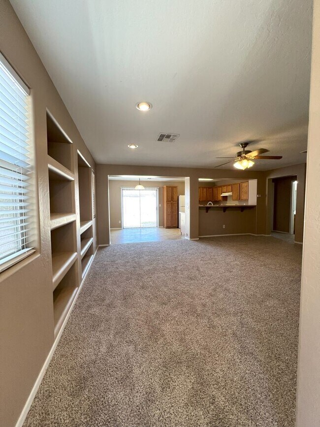 Building Photo - 4 BEDROOM IN DOVE COVE ESTATES WITH NEW CA...