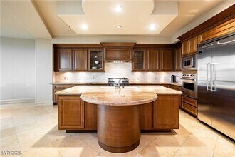 Building Photo - 9101 Alta Dr