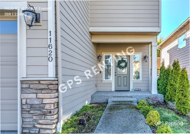 Foto del edificio - Stylish And Sleek Everett Home On A Quiet ...