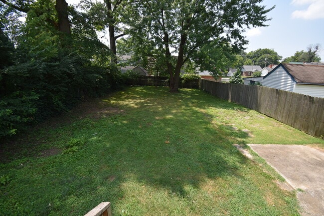 Building Photo - VIRTUAL SHOWINGS AVAILABLE - 4 Bedroom Hou...