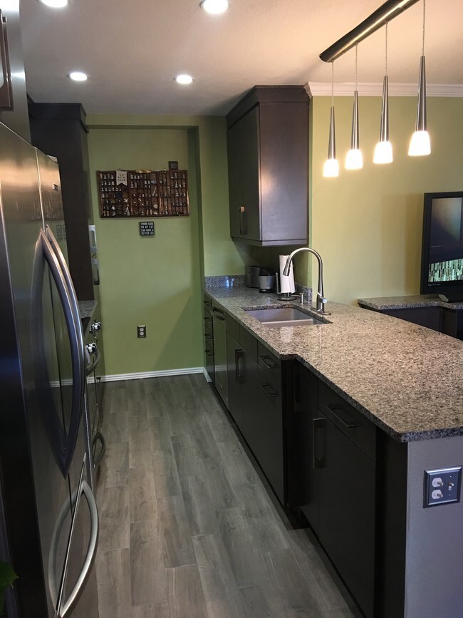 Kitchen - 460 S Marion Pkwy