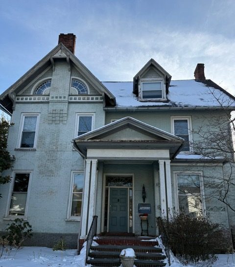 Frente de la casa - 112 W Main St