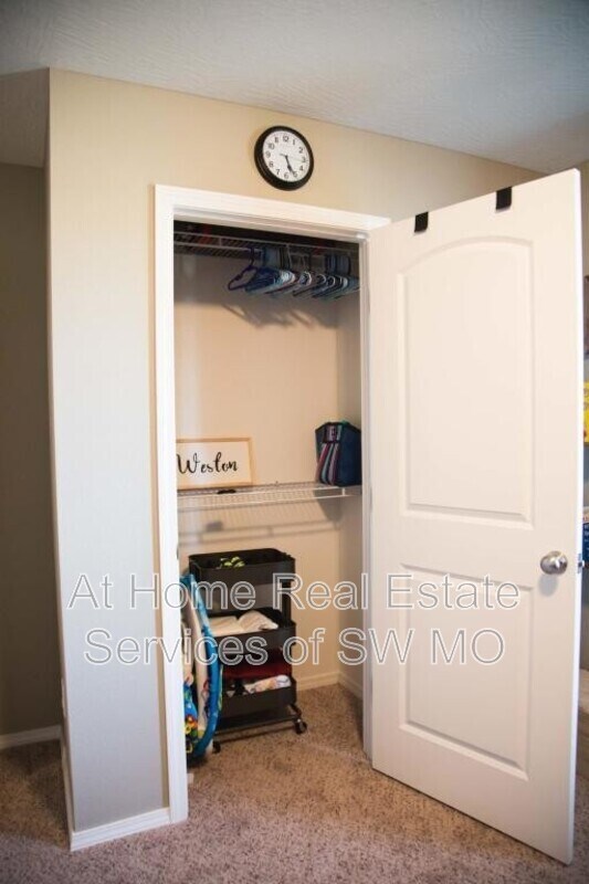 Building Photo - 1087 S Tanner Dr