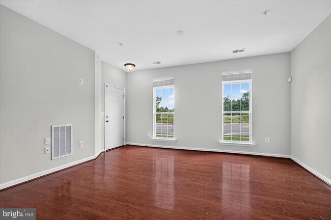 Foto del edificio - 43845 Centergate Dr