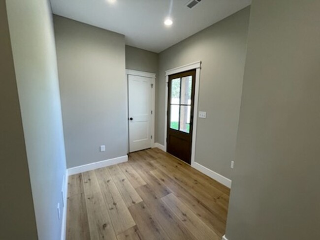 Foto del edificio - New Construction 3bd/2ba duplex