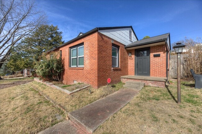 Building Photo - 1223 E 31st St