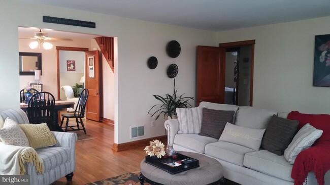 Foto del edificio - 312 S Tollgate Rd