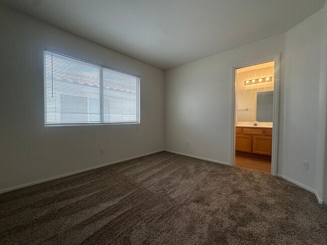 Foto del edificio - 3 Bedroom and 3 Bath Home!