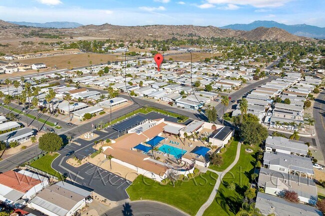 Building Photo - Beautiful 2 Bed/2 Bath Manufactured Home i...
