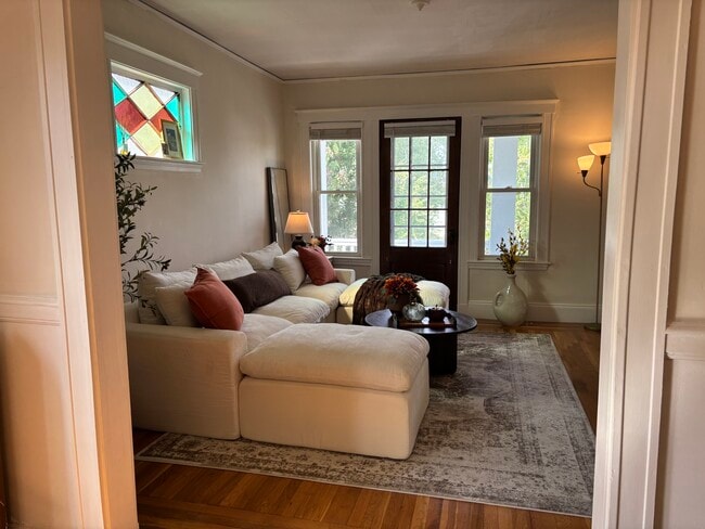 Sala de estar - 748 Belmont St