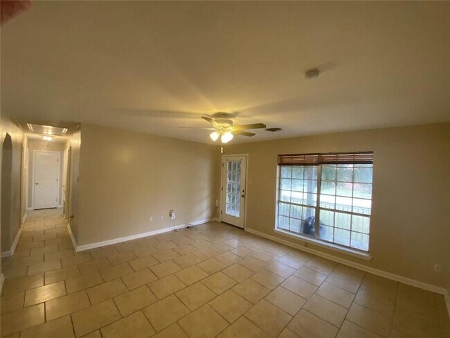 Foto del edificio - 1361 Westlawn Dr