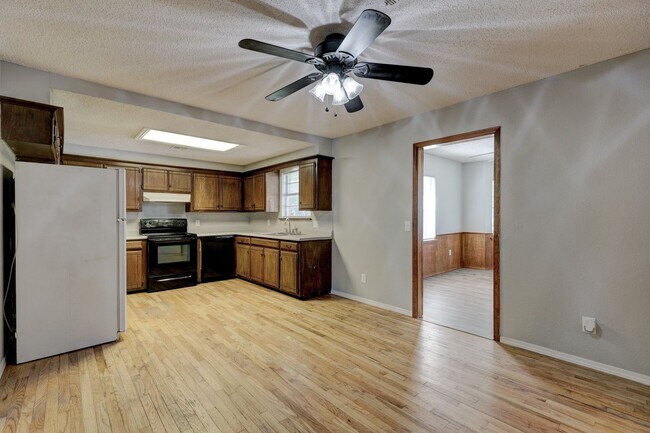 Foto del edificio - 15375 W Funston St