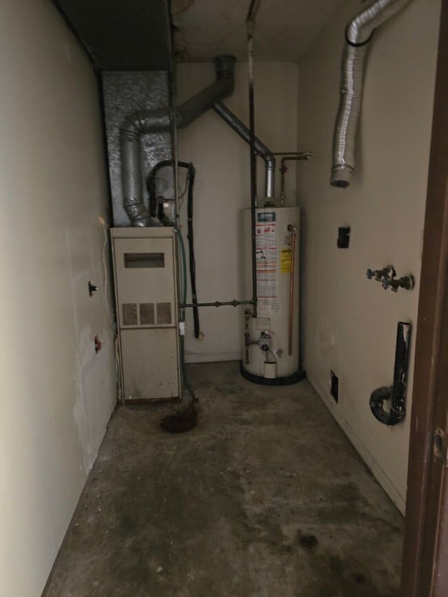 Building Photo - 2906-2908 N. Willowbrook