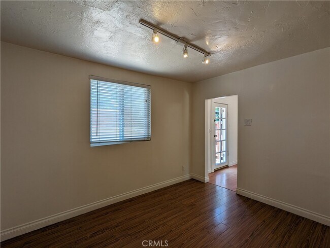 Building Photo - 712 Vernon Ave