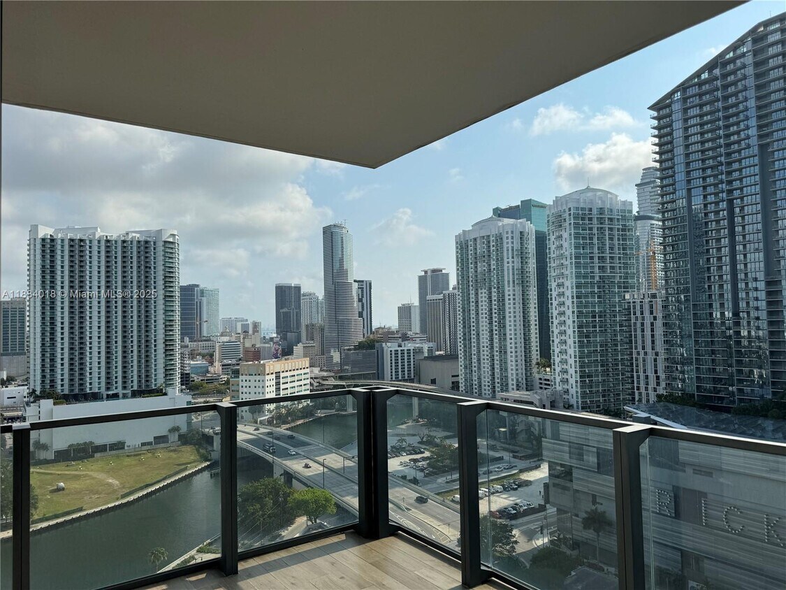 Foto principal - 88 SW 7th St