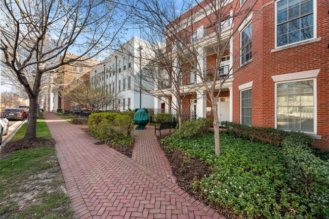 Walkway along North Royal Street - 1023 N Royal St