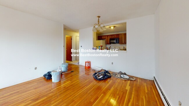 Building Photo - 435 Shirley St