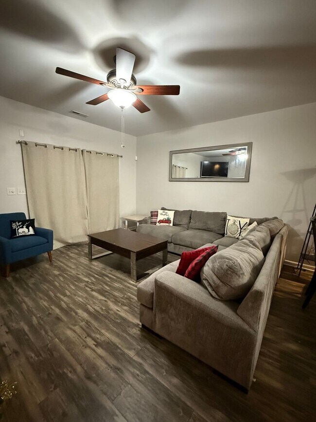 Foto del edificio - 161 Buchanan Ln