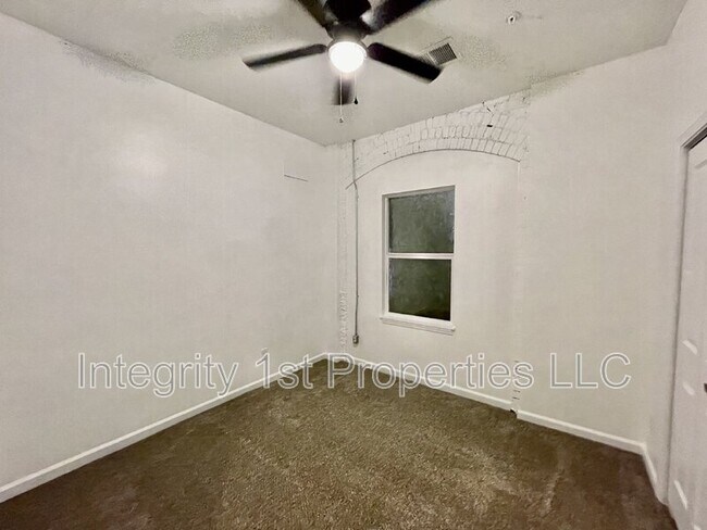 Foto del edificio - 740 Washington Blvd