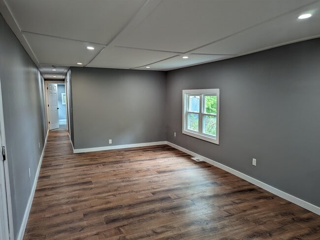 Foto del edificio - 8 Lower Landing Rd