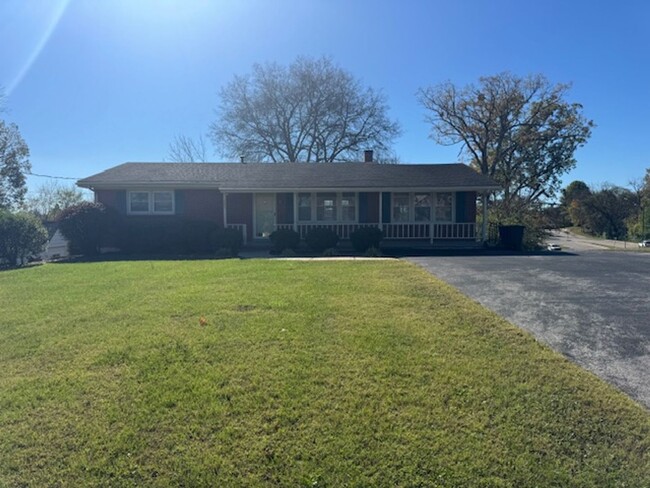 Building Photo - Nice 4 bedroom, 2 bath home close to WKU S...