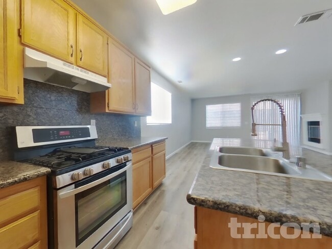 Building Photo - 1895 Bramblewood Dr