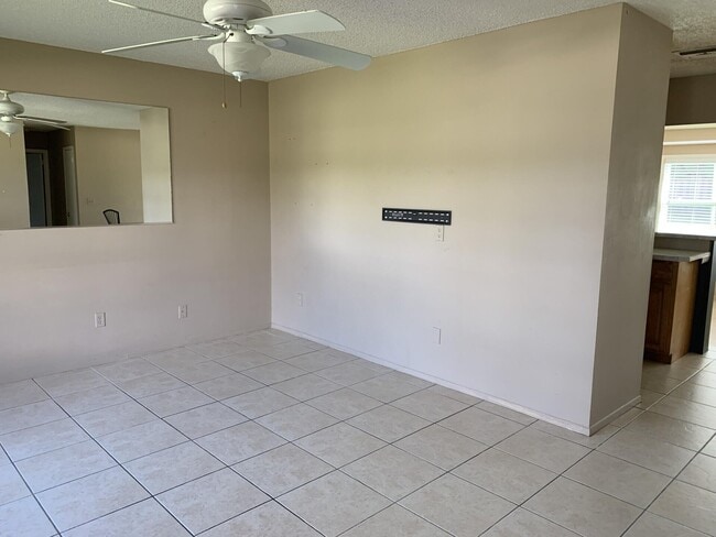 Building Photo - 273 NE Ardsley Dr