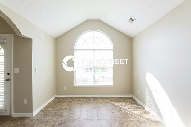 Foto del edificio - 3 Bedroom Pet-Friendly Home in Union City,...
