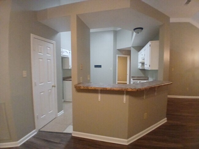 Foto del edificio - Modern Comfort in a Prime Location - Open To Section 8