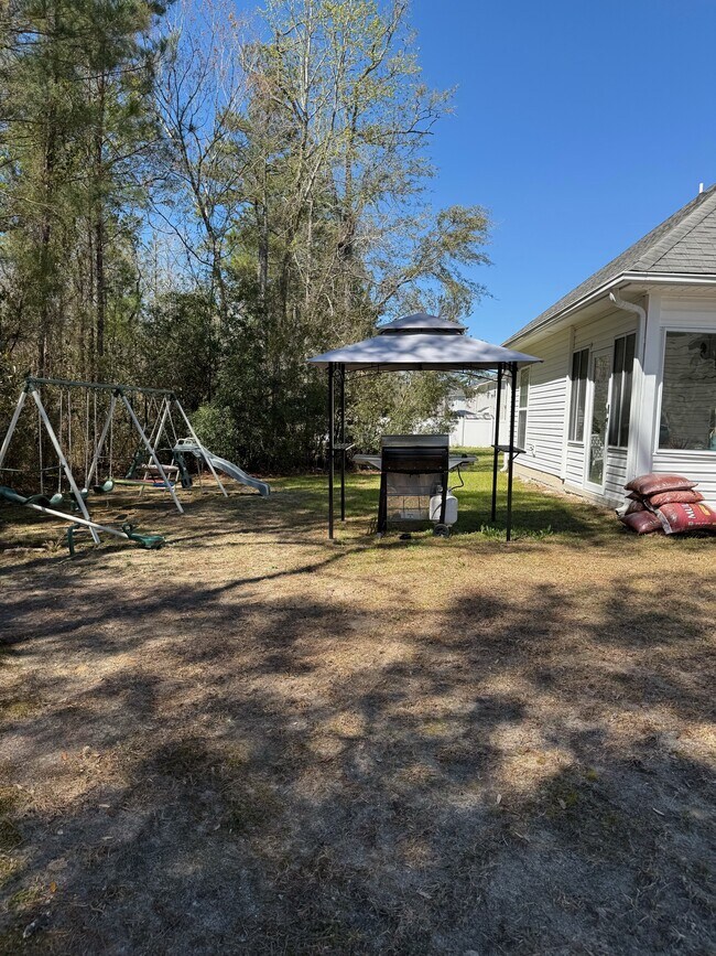 Building Photo - 656 Mahoney Rd