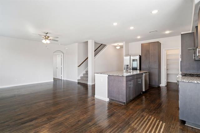 Building Photo - 812 Roxby Ct