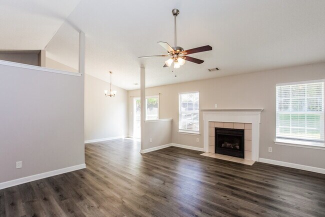 Foto del edificio - 4087 Counselors Dr