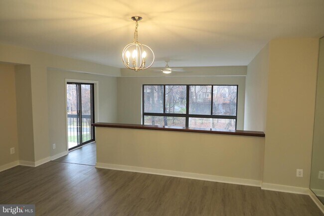 Building Photo - 11430 Strand Dr
