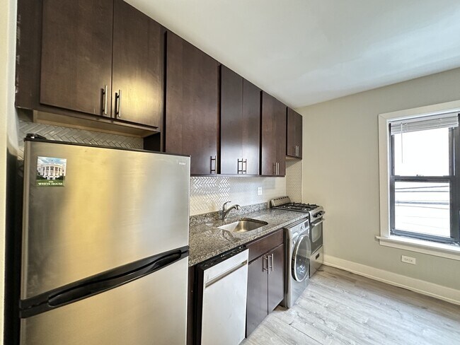 Foto del edificio - 434.5 W Belden Ave