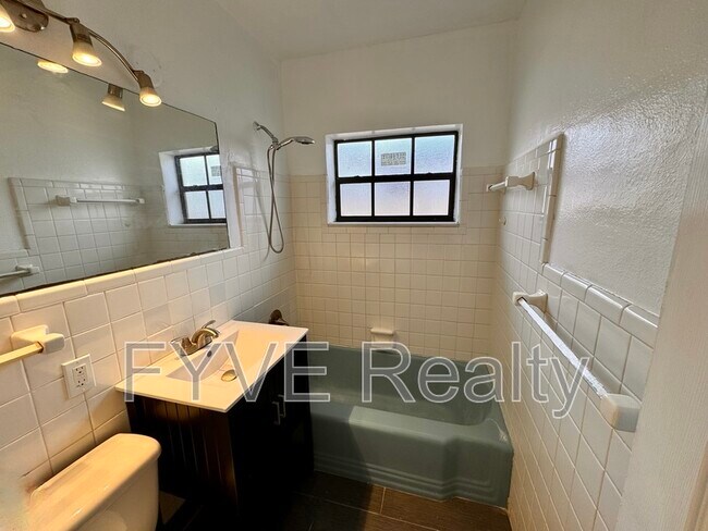 Foto del edificio - 1140 NE 110th Terrace