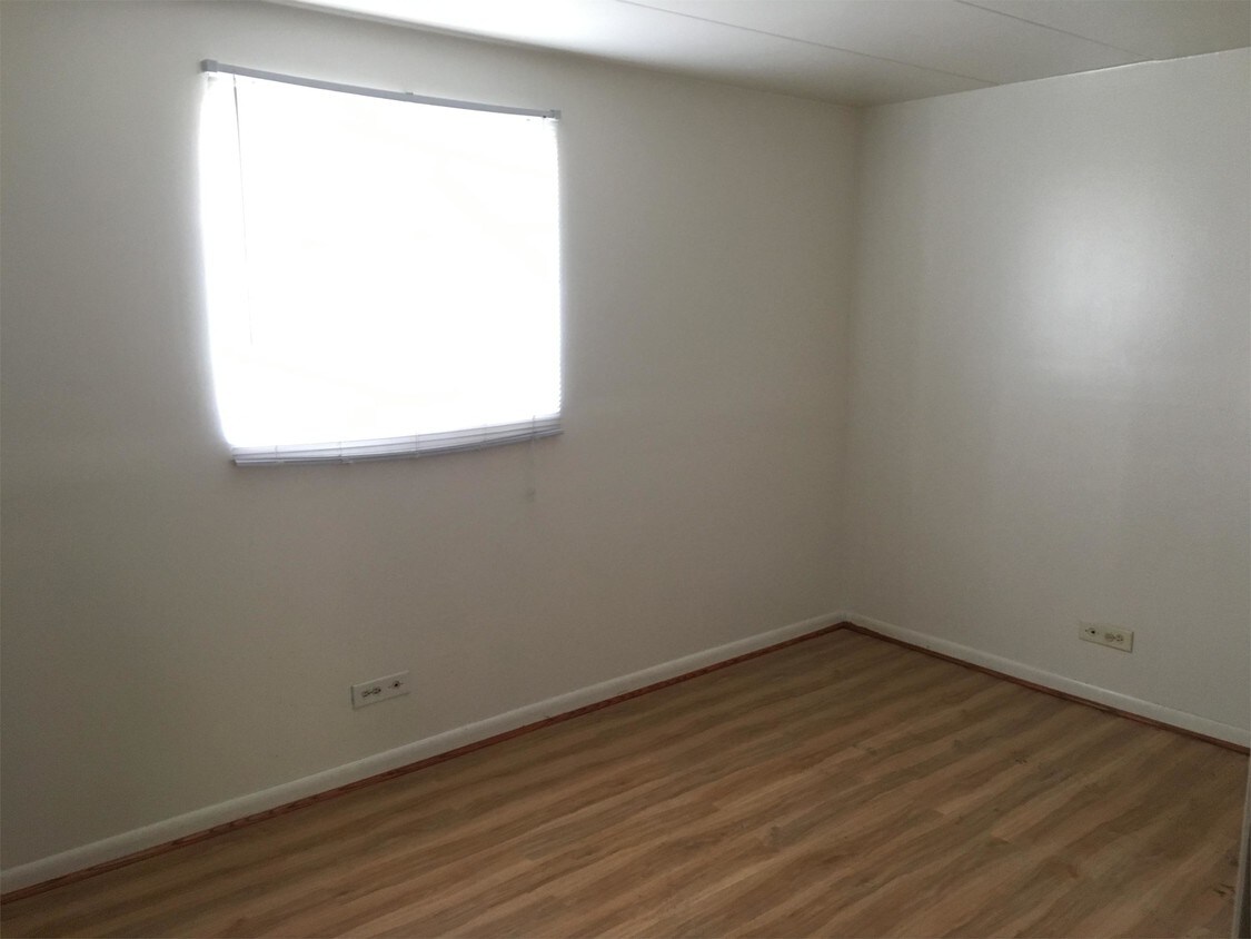 800 E 38th Pl Unit D2, Griffith, IN 46319 Room for Rent in Griffith