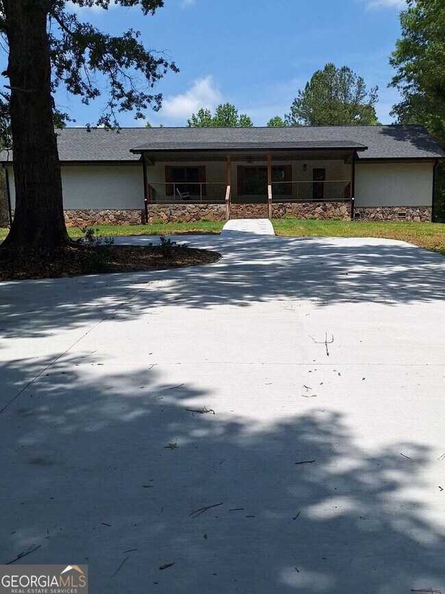 Building Photo - 2752 Poplar Rd