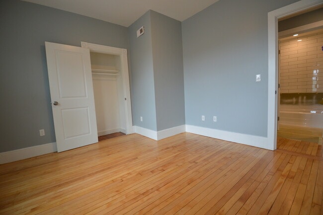 Building Photo - 301 Hancock St