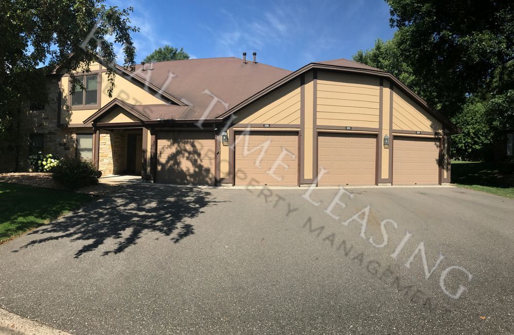 2BR/2BA Townhouse in Bloomington NEW LISTING Townhome Rentals in Bloomington MN