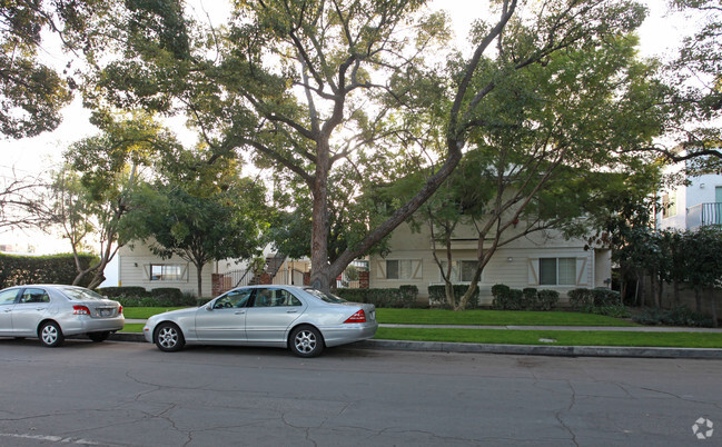 Building Photo - 312 W Valencia Ave