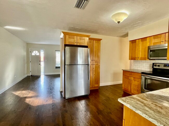 Building Photo - 1732 Bellemeade Dr