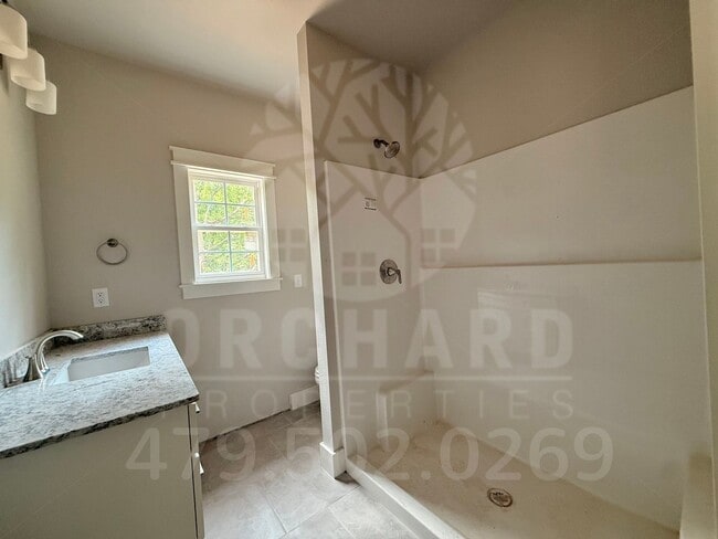 Building Photo - Bella Vista Single-Family Home- 2 Bed/ 2 Bath- Well-Designed Hazelwood Plan